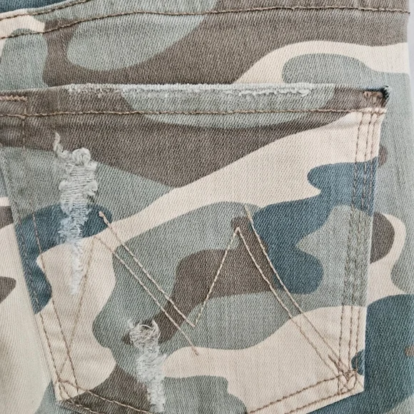 MOTHER Camo High Waisted Looker Ankle Fray - Picture 10 of 12